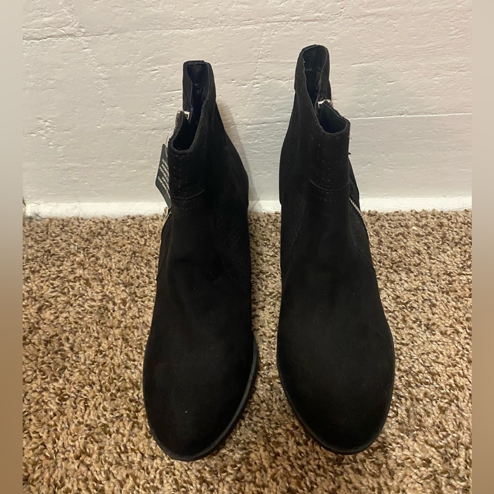 NWT Arizona ankle boots